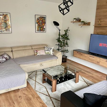 Luxury City Center Apartment Skopje Buitenkant foto
