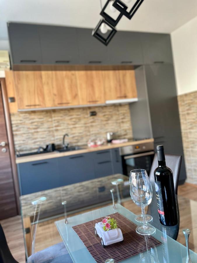 Luxury City Center Apartment Skopje Buitenkant foto