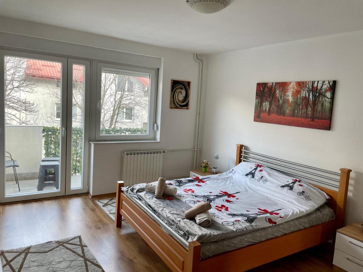 Luxury City Center Apartment Skopje Buitenkant foto