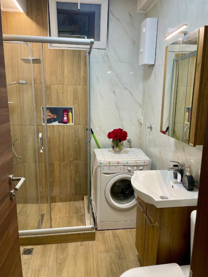 Luxury City Center Apartment Skopje Buitenkant foto