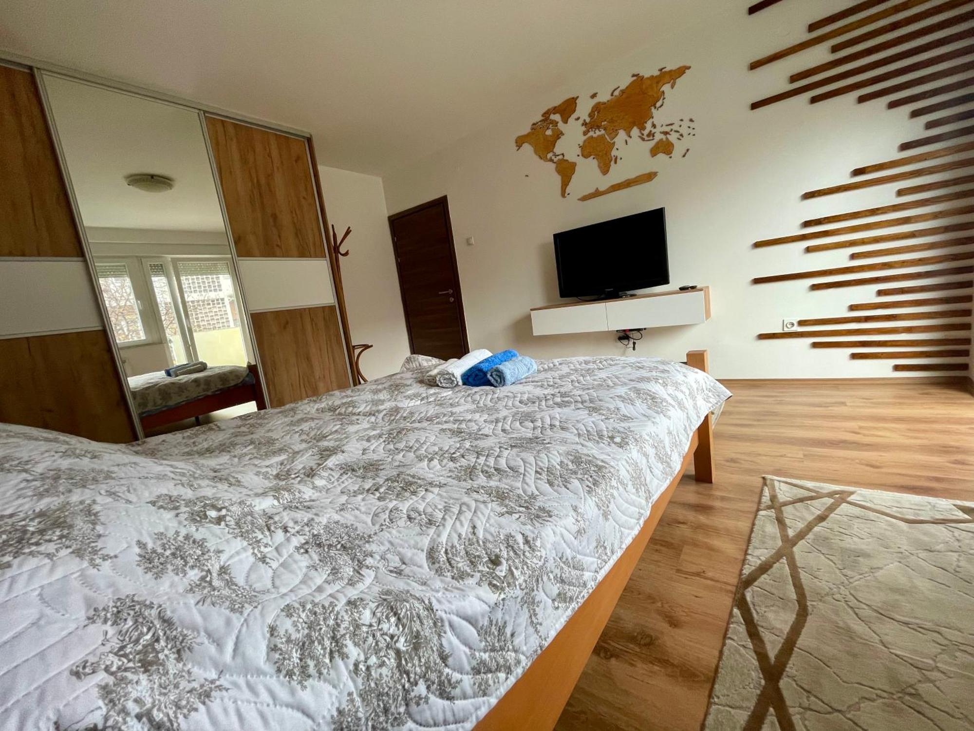 Luxury City Center Apartment Skopje Buitenkant foto