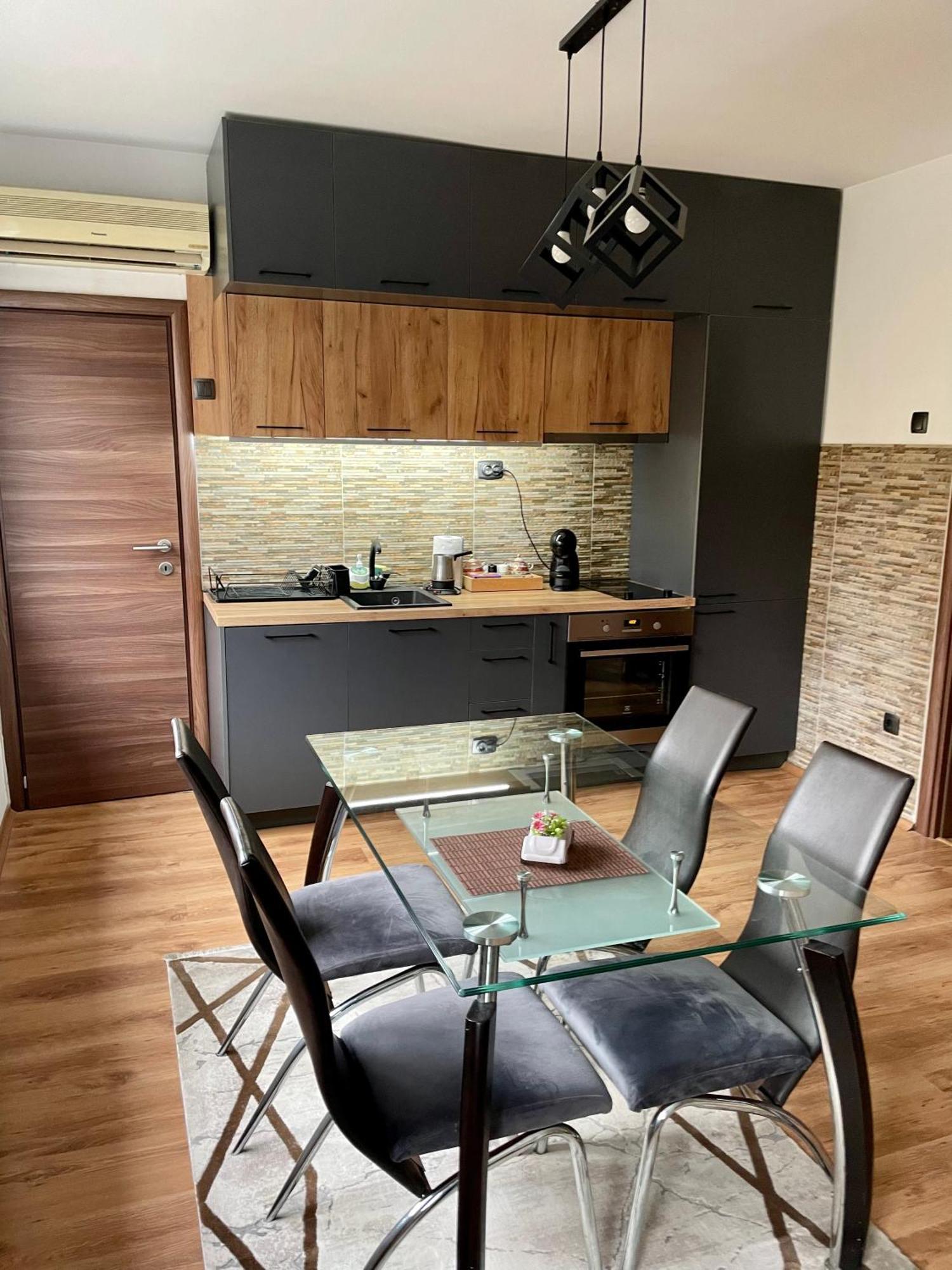Luxury City Center Apartment Skopje Buitenkant foto