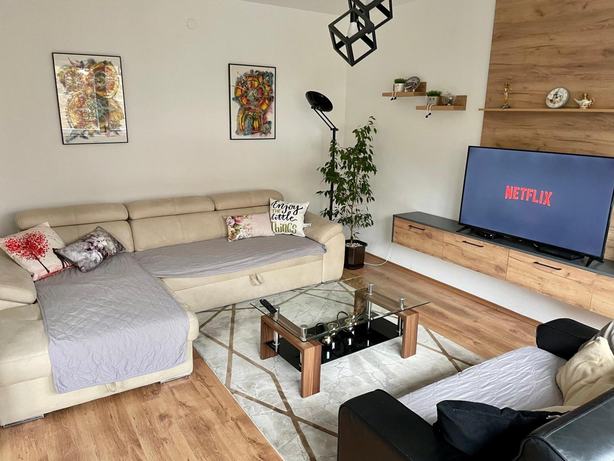 Luxury City Center Apartment Skopje Buitenkant foto